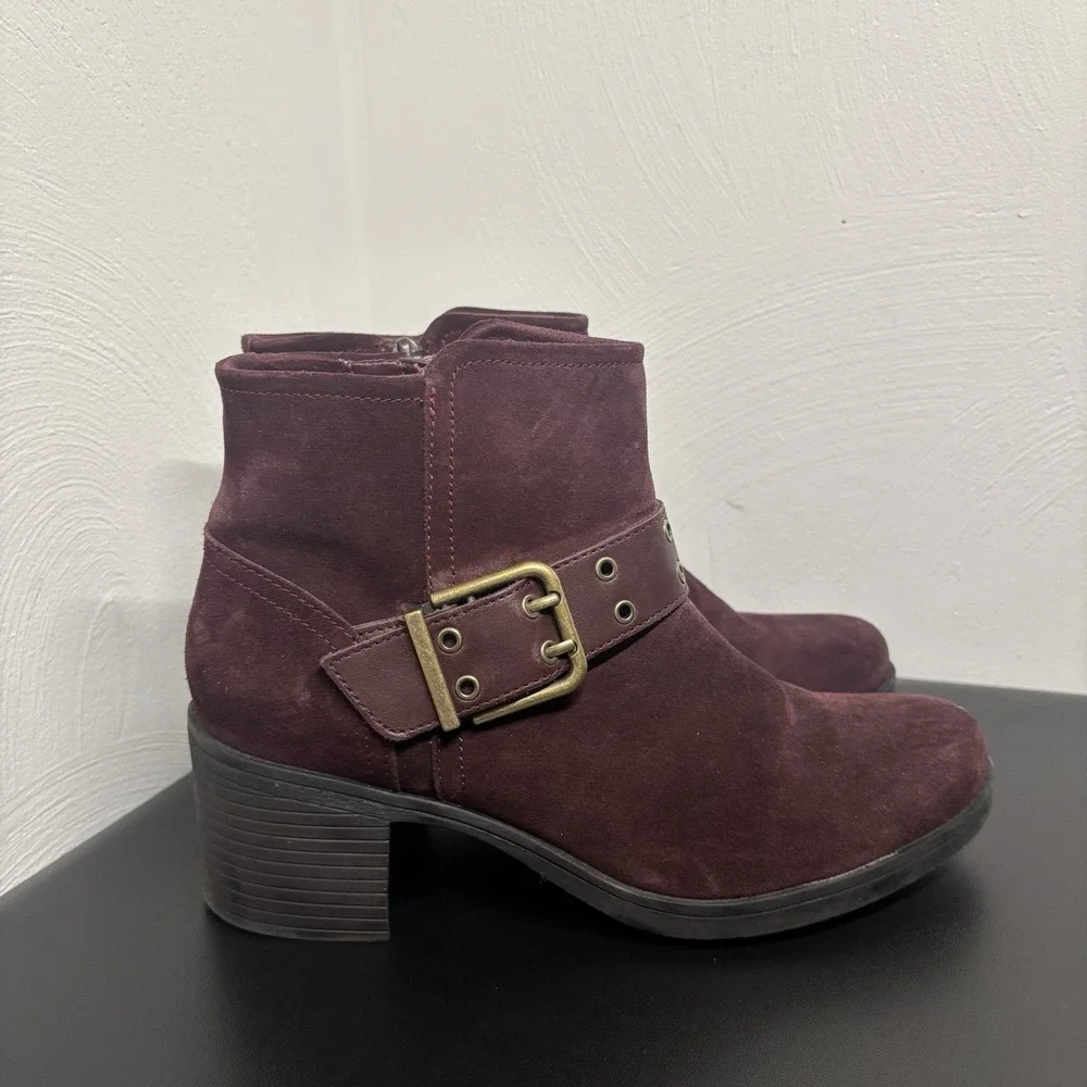 Clark's Women's Hollis Star Ankle Boots burgundy Suede Buckle Sz 7‎ Heeled